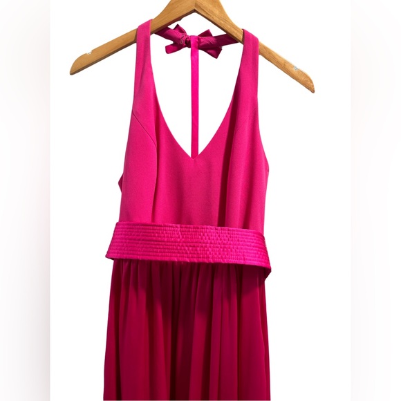 Vera Wang V-neck halter gown with sash - Picture 3 of 8